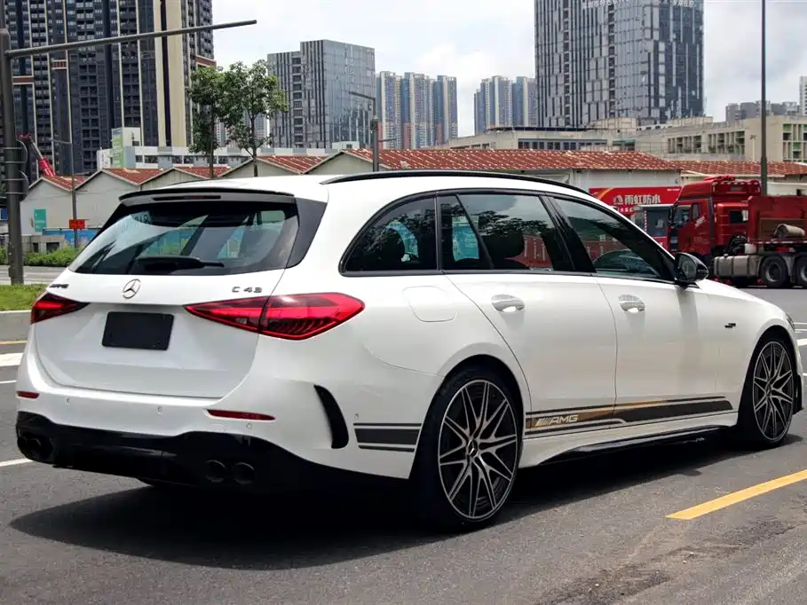 Mercedes-Benz C-Class AMG 2025 — фото 8
