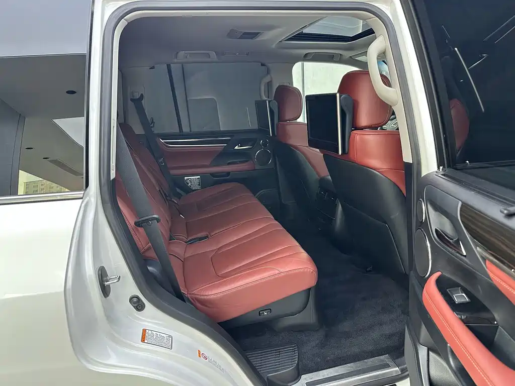 Lexus LX 2017 — фото 12