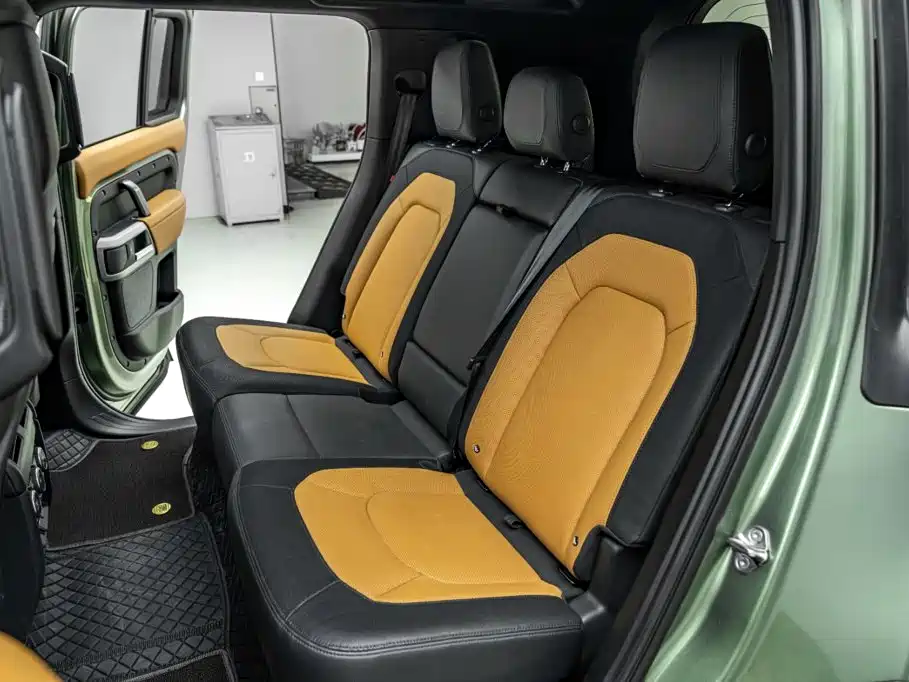 Land Rover Defender 2023 — фото 24