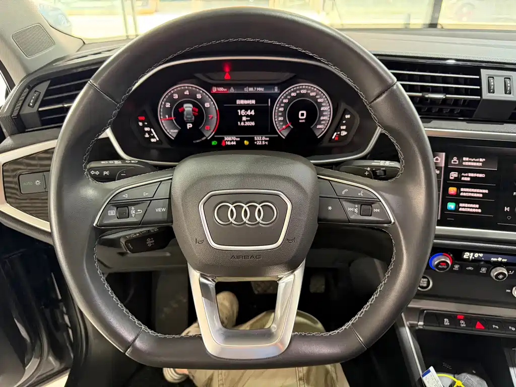 Audi Q3 2023 — фото 13