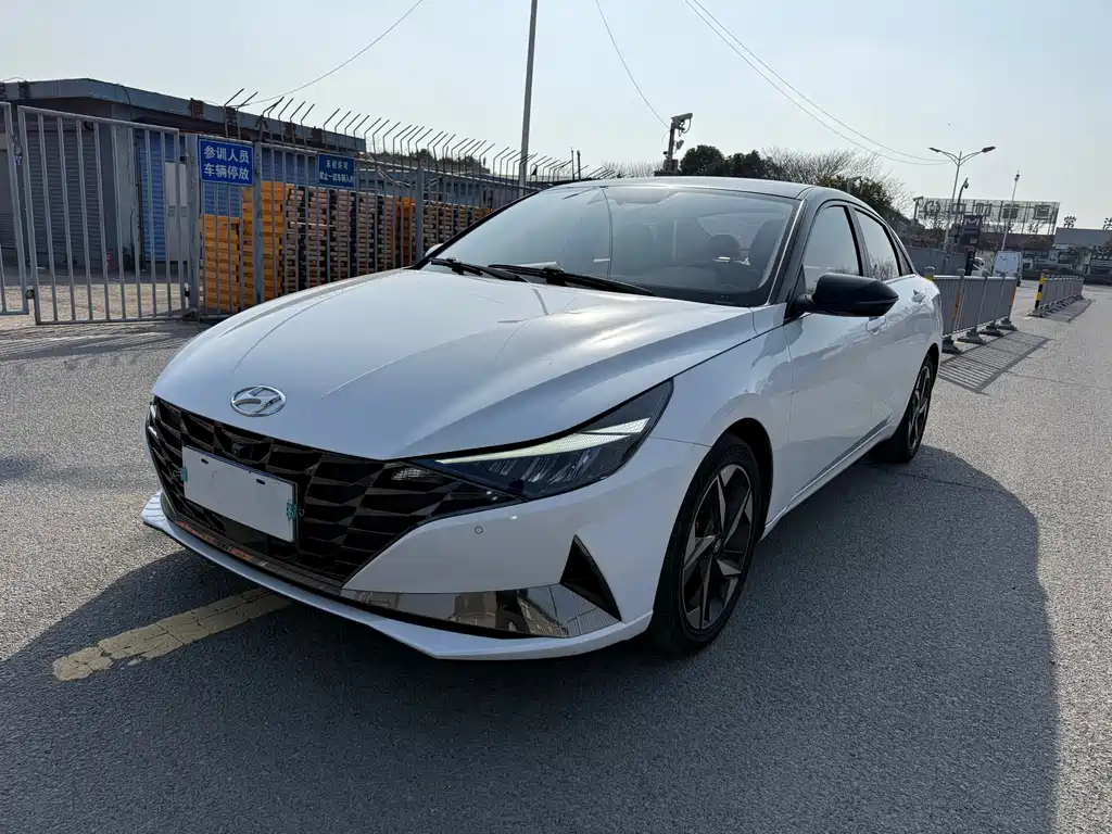 Hyundai Elantra 2021 — фото 1