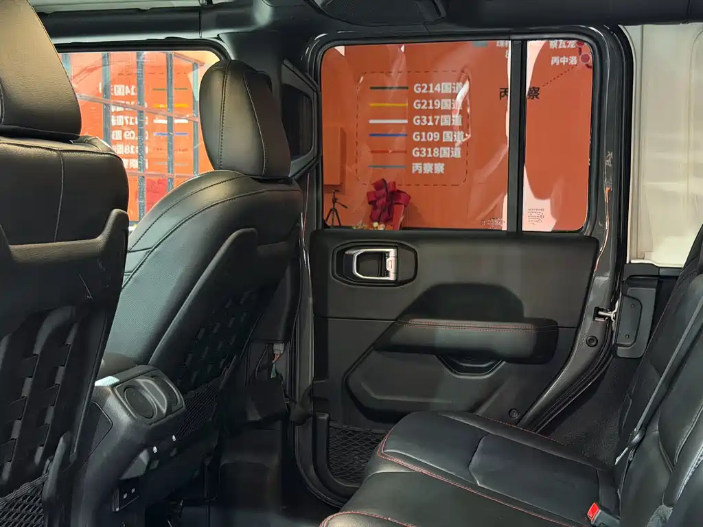 Jeep Wrangler 2023 — фото 19