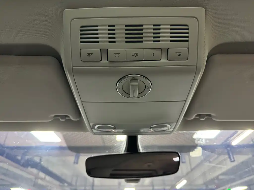 Volkswagen Multivan 2019 — фото 21