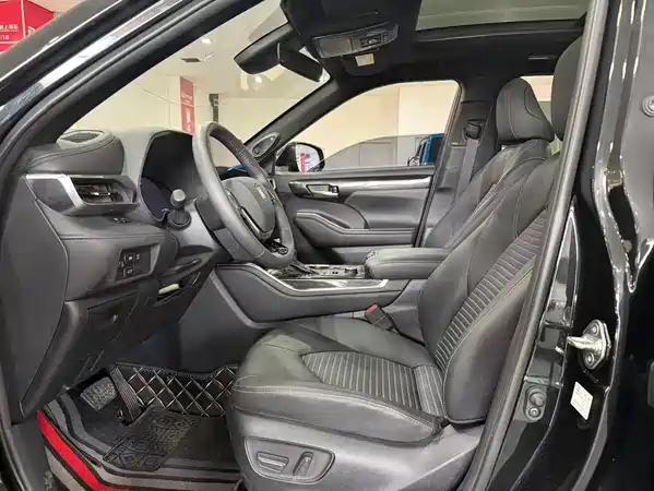 Toyota Crown Kluger 2024