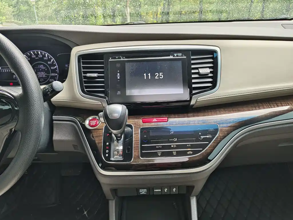 Honda Odyssey 2017 — фото 11