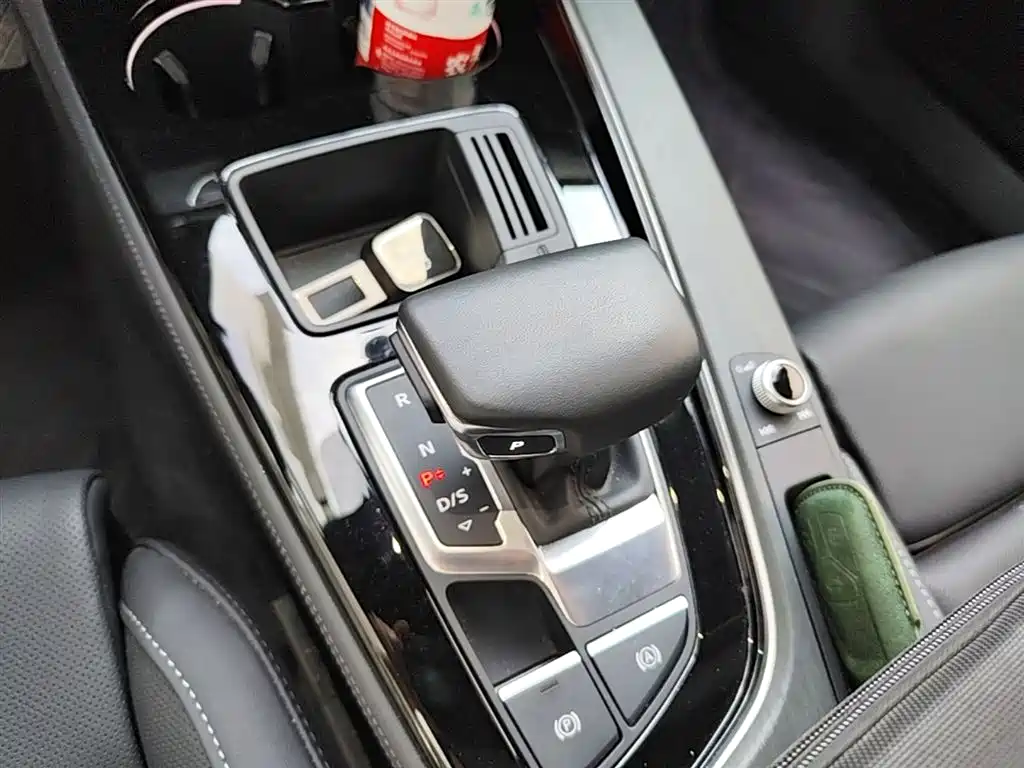 Audi A4L 2023 — фото 14