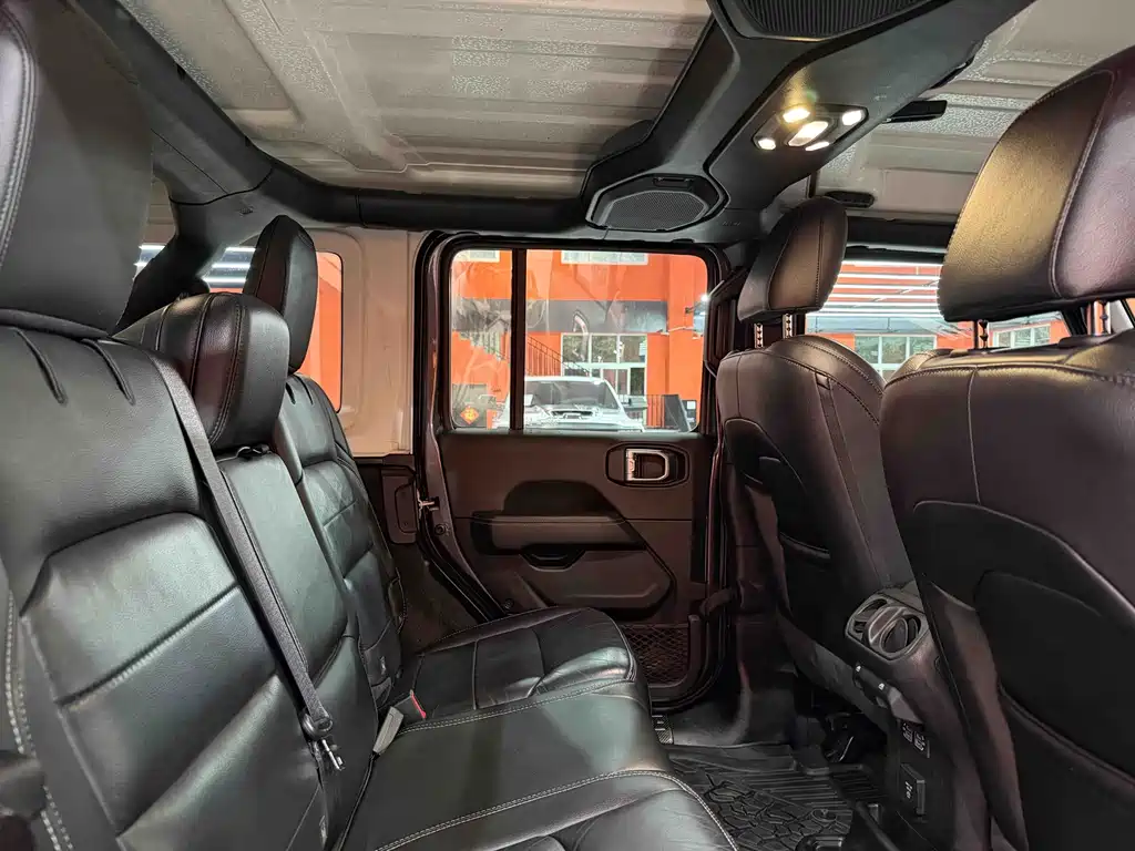 Jeep Wrangler 2021 — фото 16