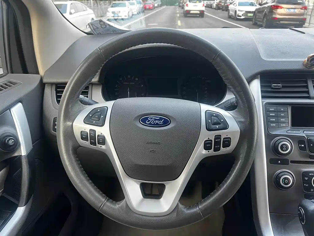 Ford Edge 2011 — фото 12