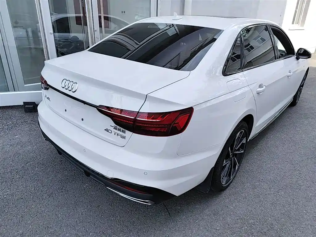 Audi A4L 2023 — фото 7