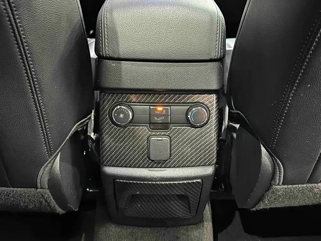 Ford Explorer 2015 — фото 23