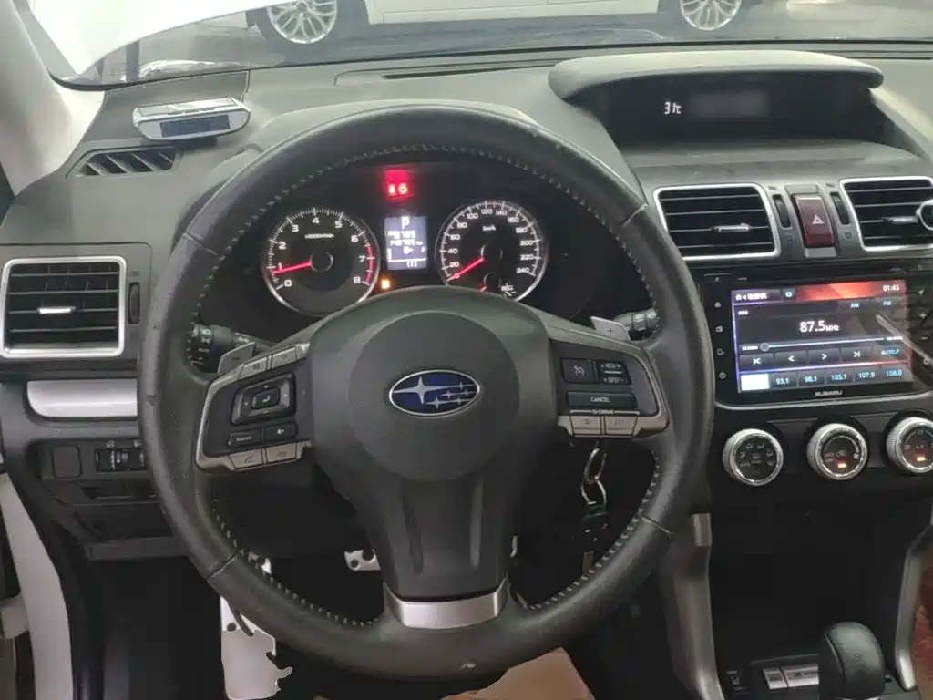 Subaru Forester 2015 — фото 11