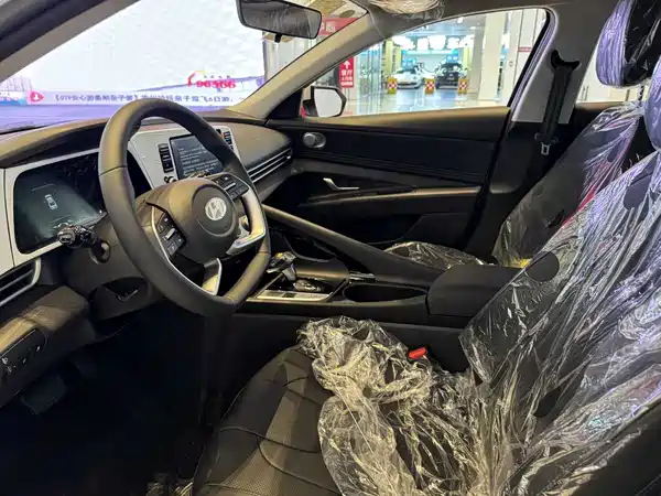 Hyundai Elantra 2023