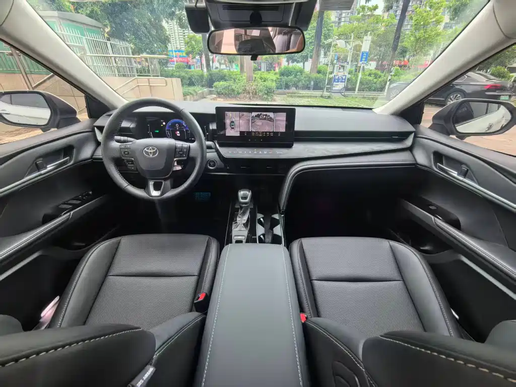 Toyota Camry 2025 — фото 8