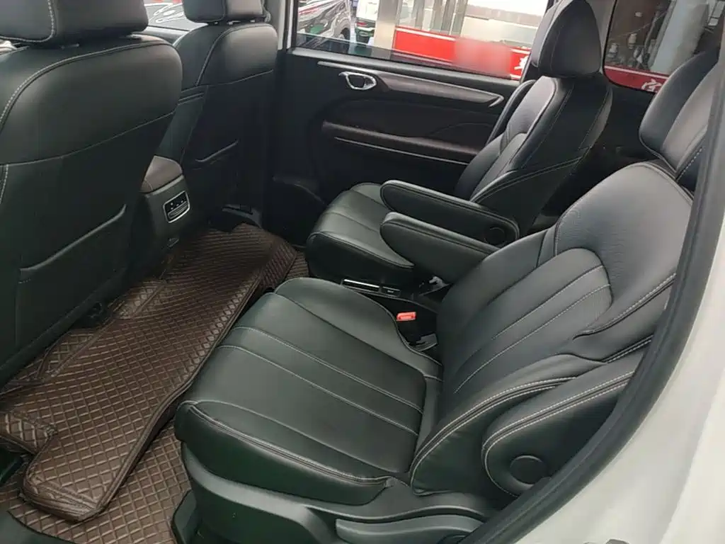 GAC Motor Trumpchi M6 2023 — фото 17