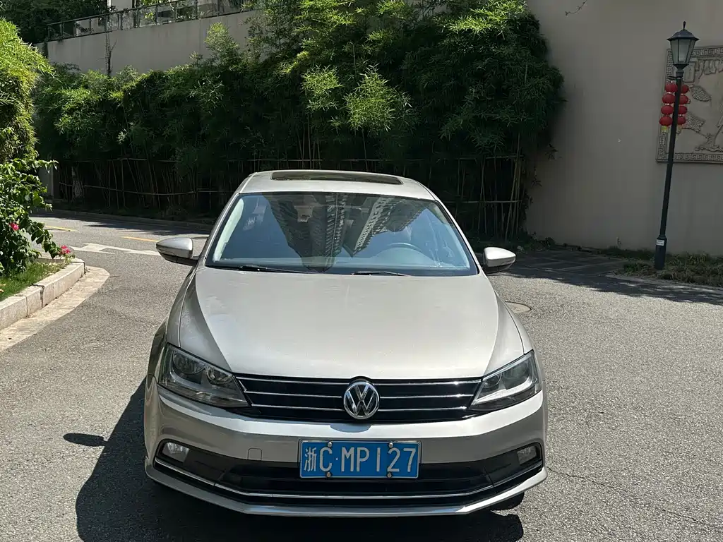 Volkswagen Sagitar 2016
