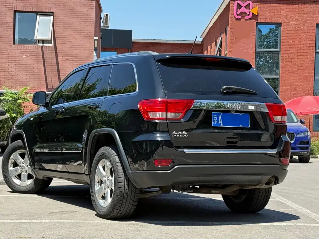 Jeep Grand Cherokee 2012 — фото 7