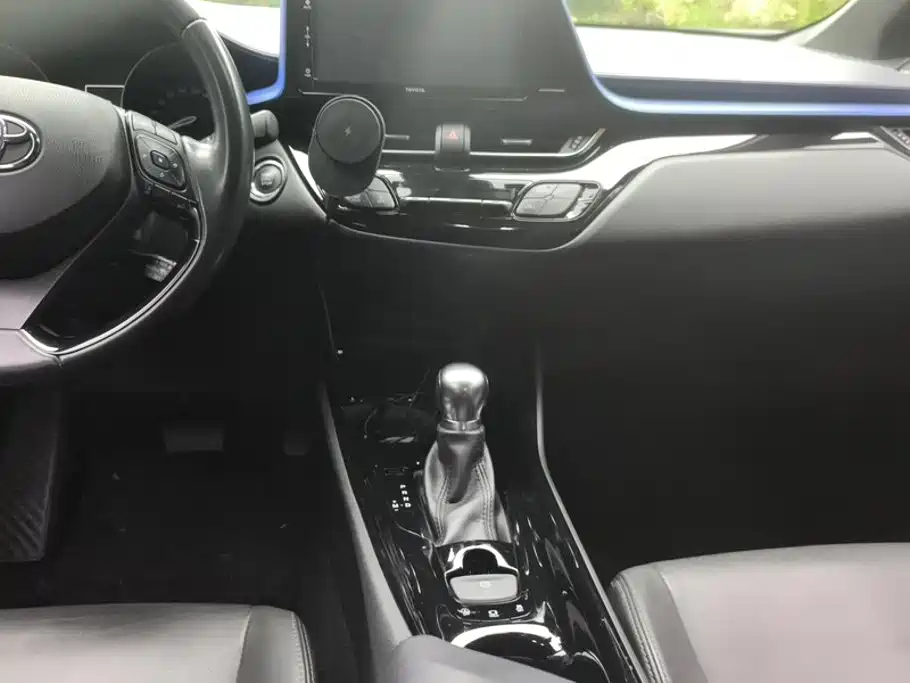 Toyota IZOA 2018 — фото 16