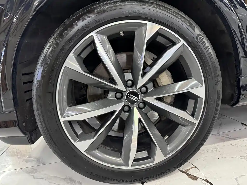 Audi Q7 2021 — фото 13