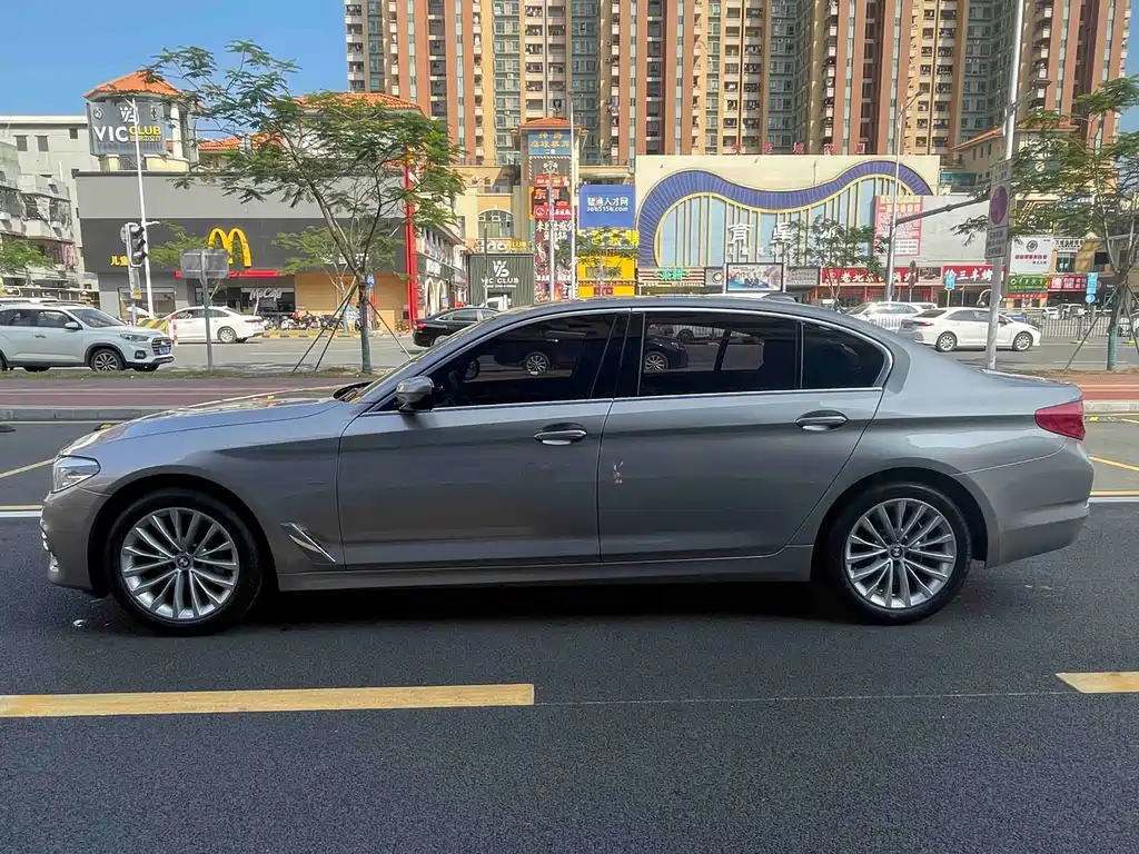 BMW 5 Series 2018 — фото 4