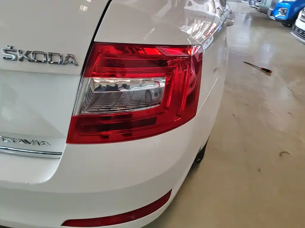 Skoda Octavia 2016 — фото 8
