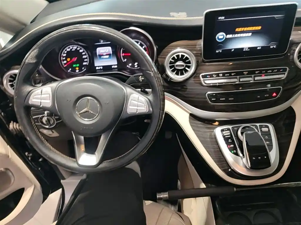 Mercedes-Benz V-Class 2020 — фото 10