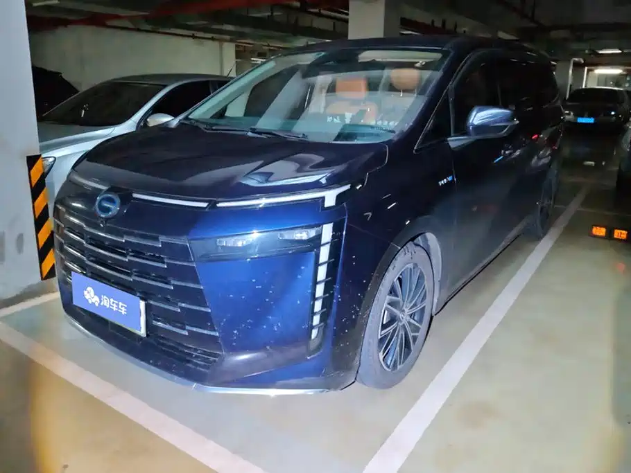 GAC Trumpchi E8 PHEV 2023 — фото 1
