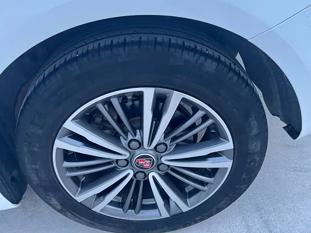 Roewe i5 2019 — фото 10