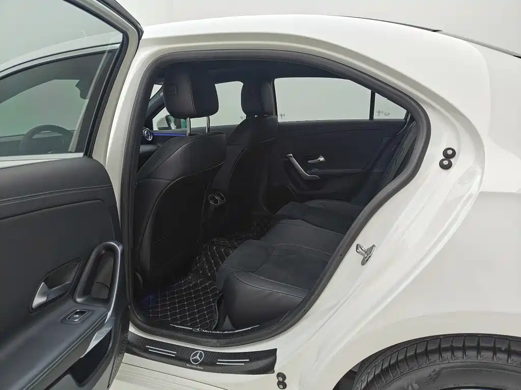 Mercedes-Benz A-Class 2023 — фото 18