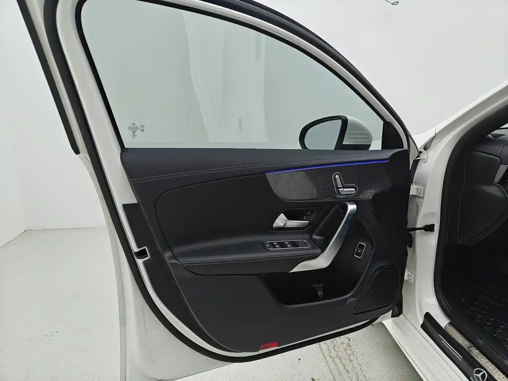 Mercedes-Benz A-Class 2023 — фото 15