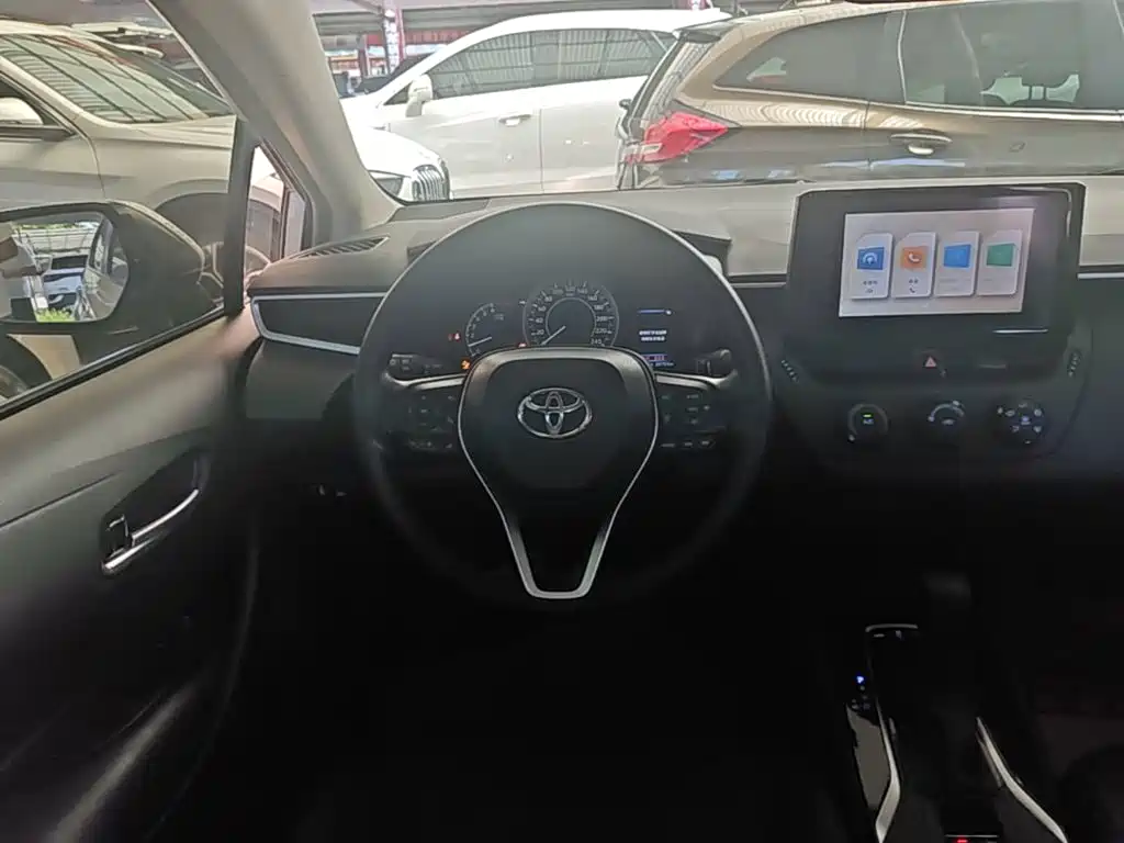 Toyota Corolla 2023 — фото 11