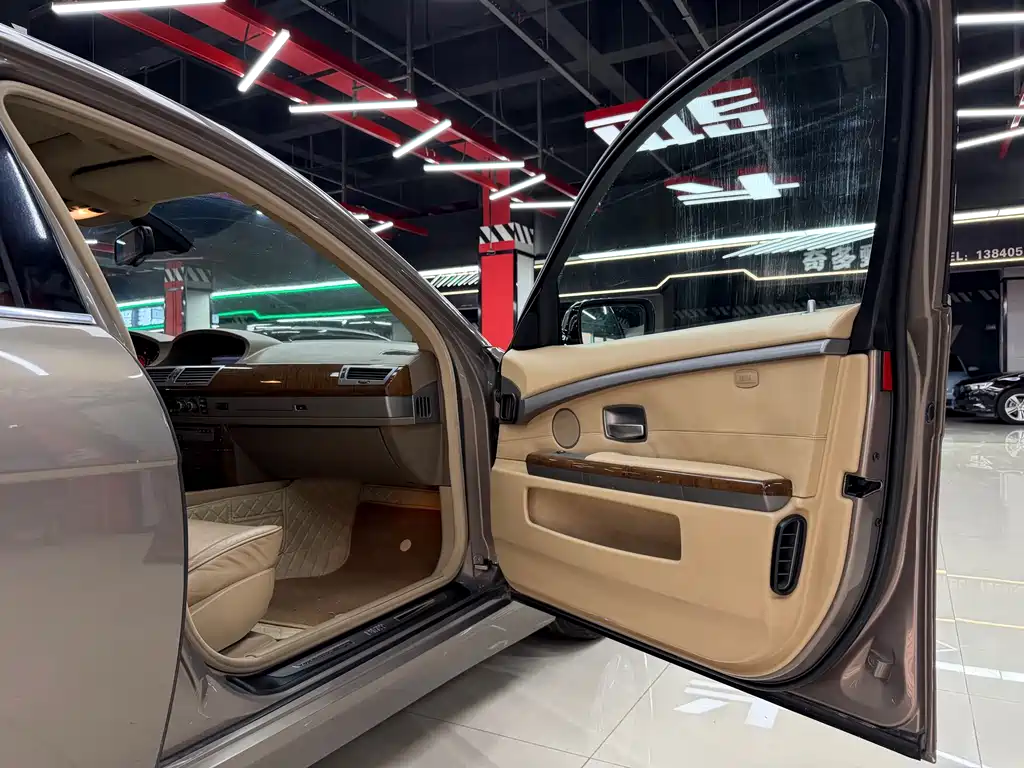 BMW 7 Series 2005 — фото 15