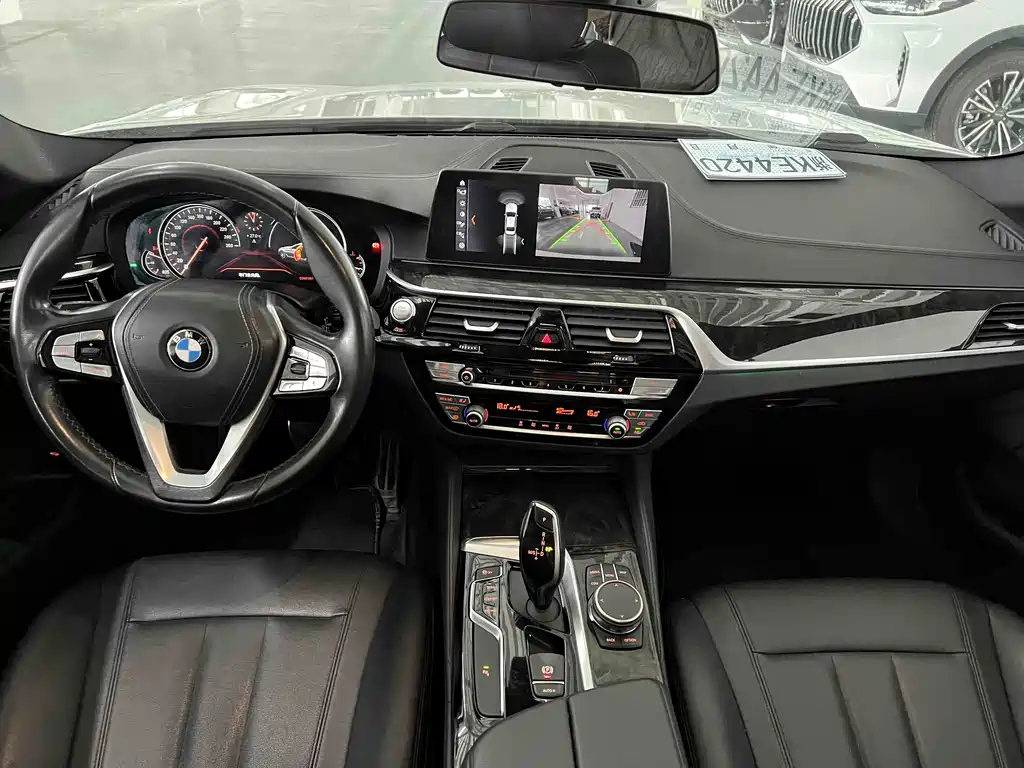 BMW 5 Series 2018 — фото 15