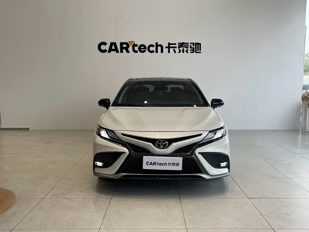 Toyota Camry 2023 — фото 2
