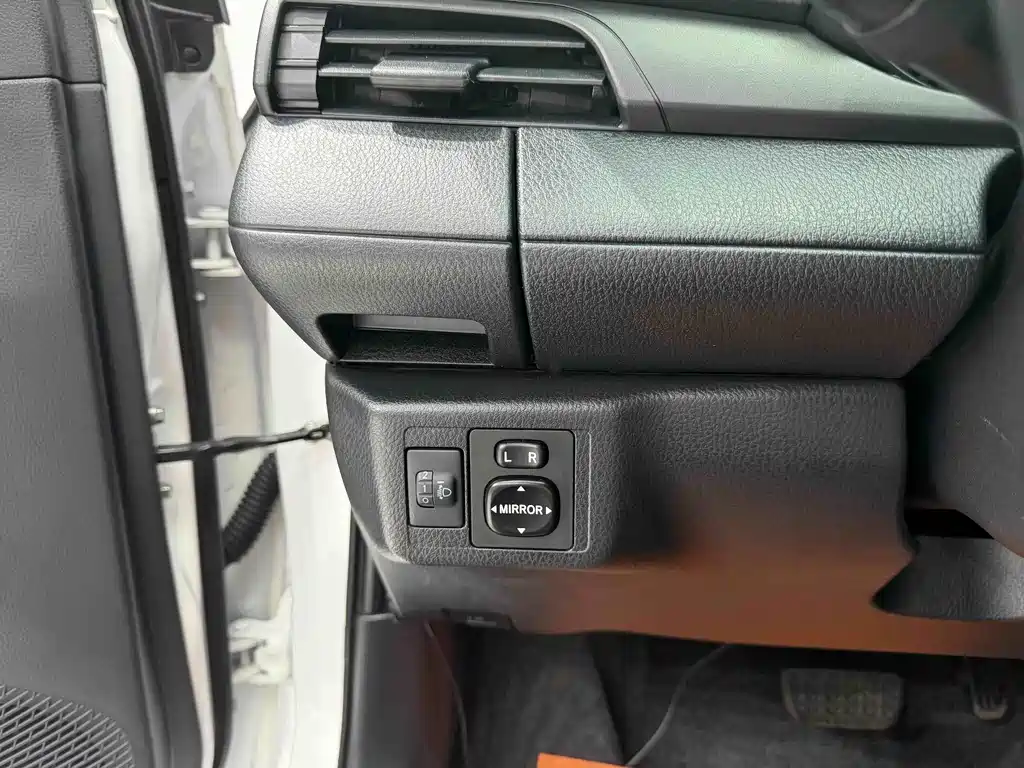 Toyota Yaris L 2023 — фото 7