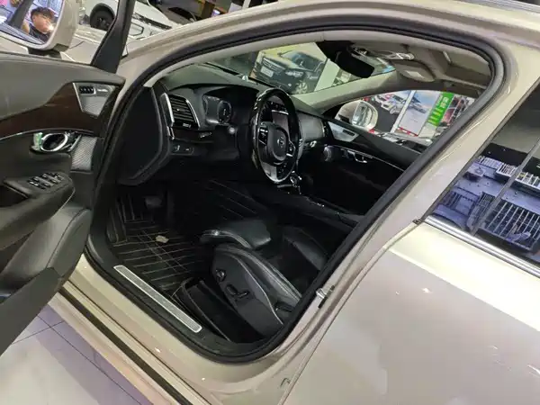 Volvo XC90 2016