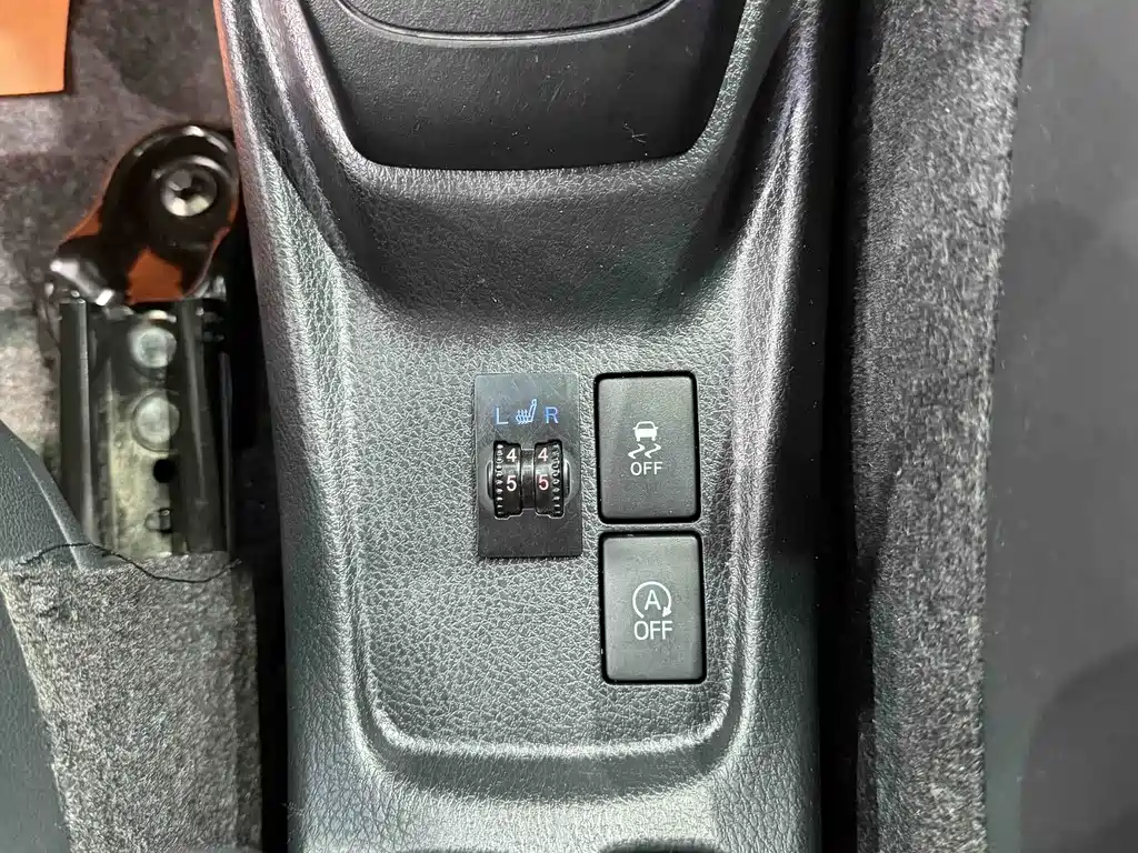 Toyota Yaris L 2023 — фото 15