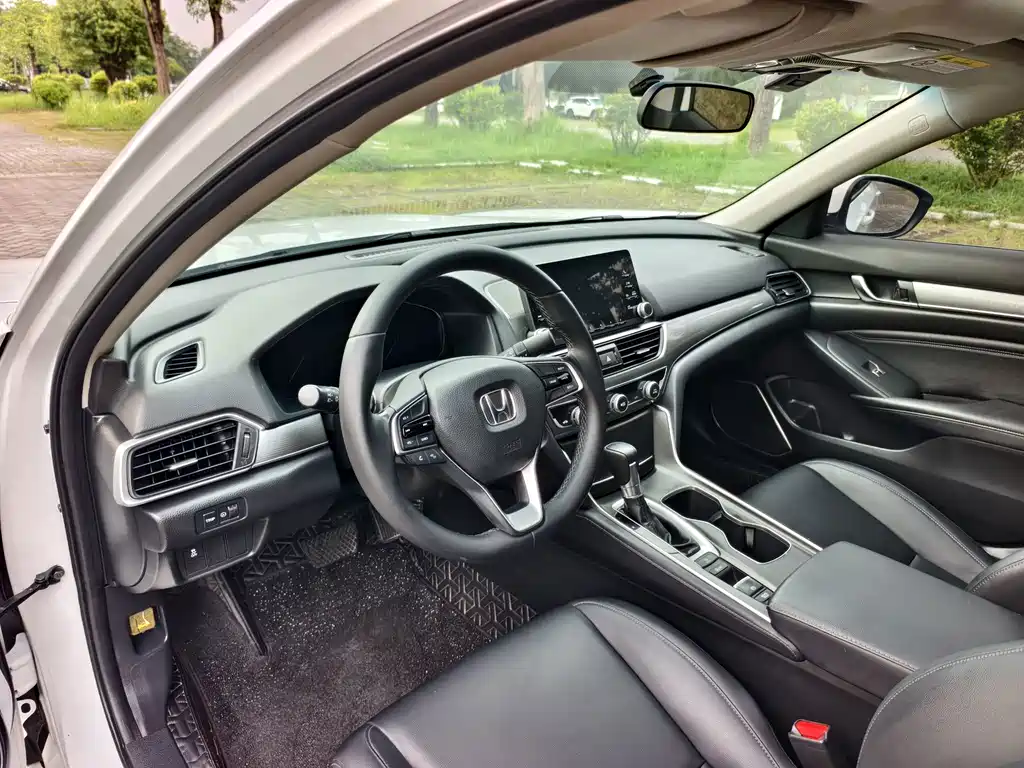 Honda Accord 2021 — фото 17