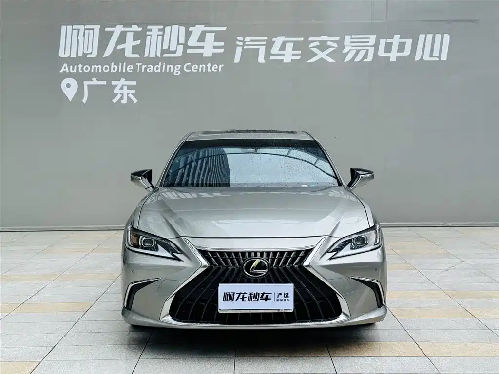 Lexus ES 2024