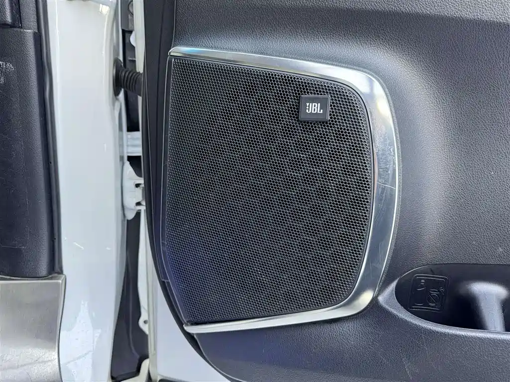 Toyota Alphard 2019 — фото 31