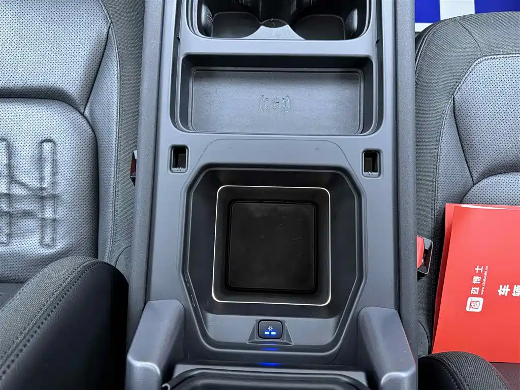 Land Rover Defender 2020 — фото 21