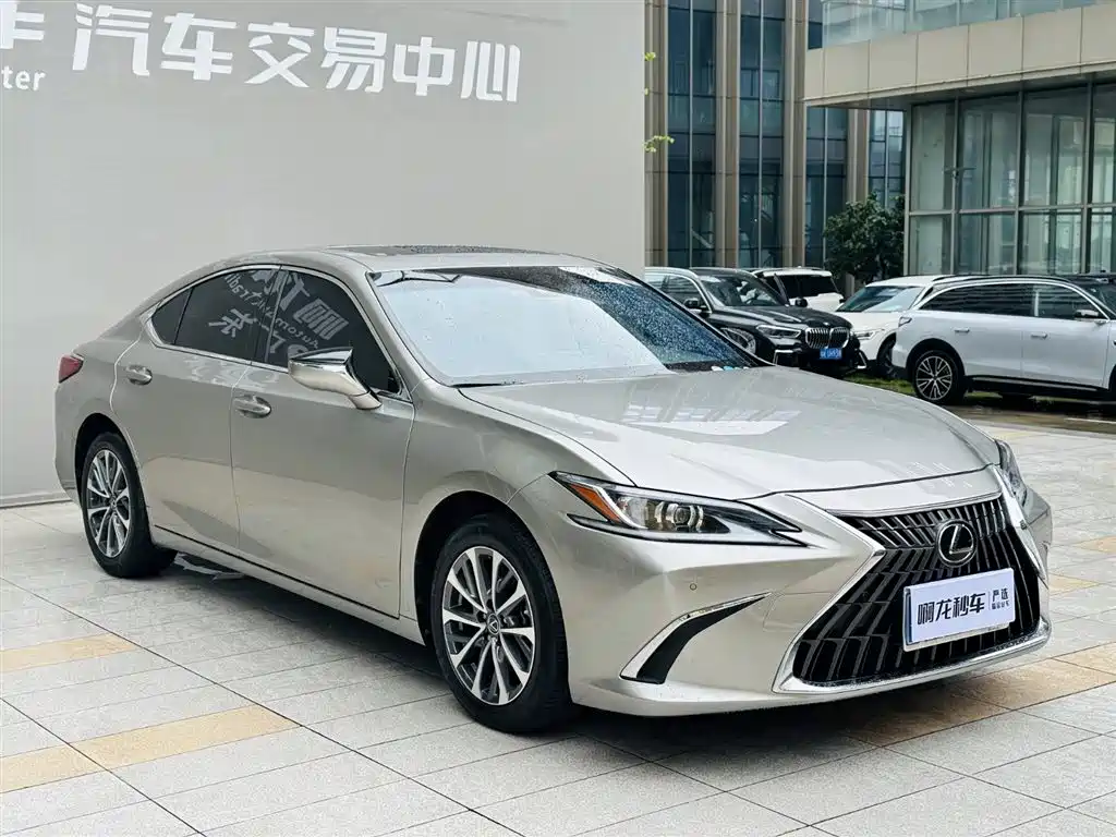 Lexus ES 2024