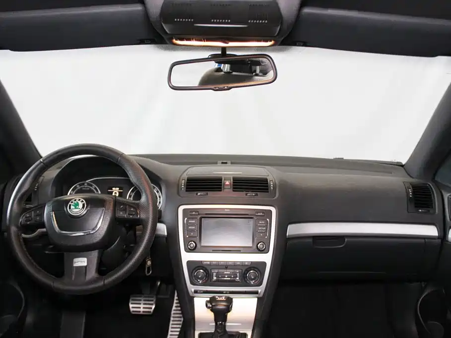Skoda Octavia 2011 — фото 10