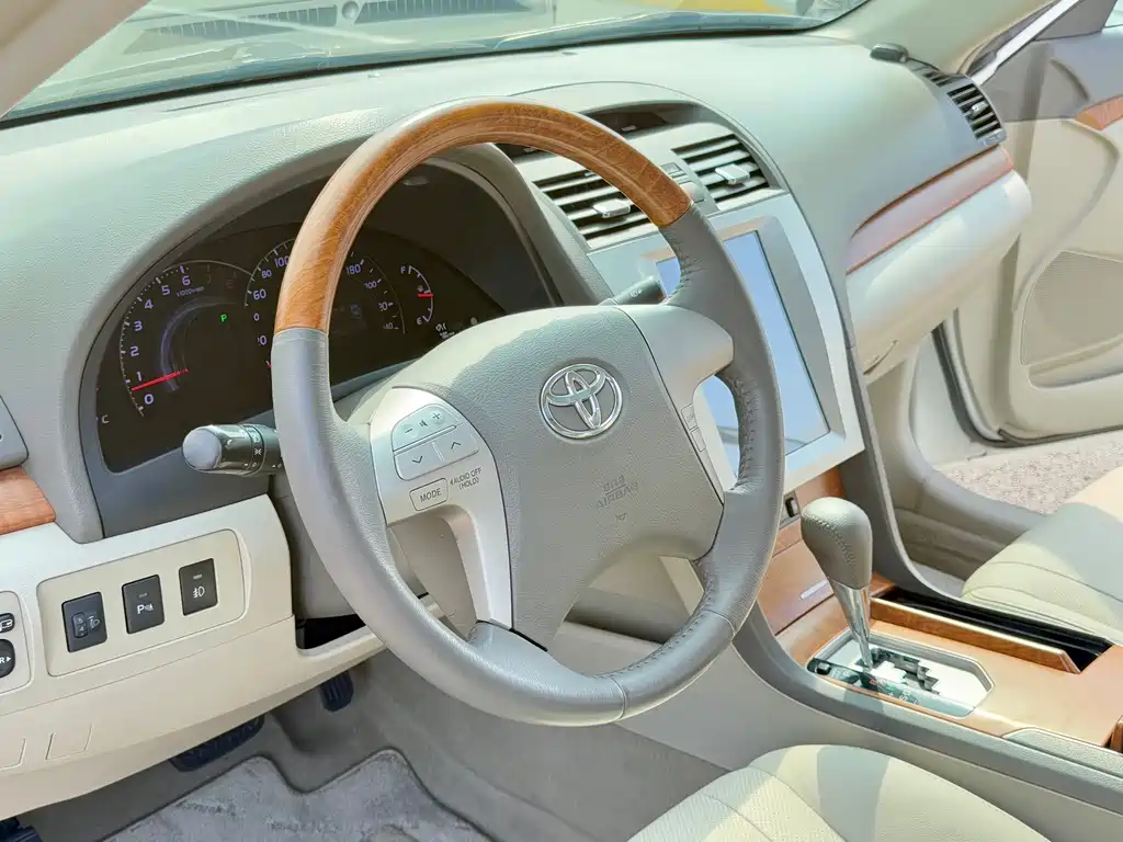 Toyota Camry 2011 — фото 14
