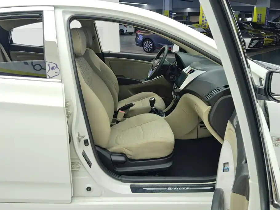 Hyundai Verna 2015 — фото 8
