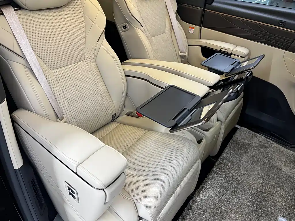 Toyota Alphard 2025 — фото 14