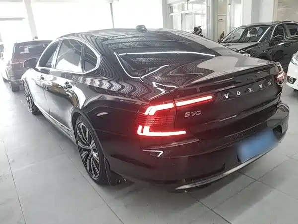 Volvo S90 2023