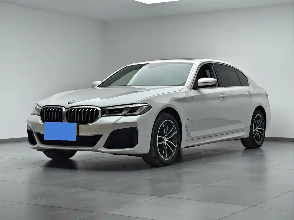 BMW 5 Series 2023 — фото 1