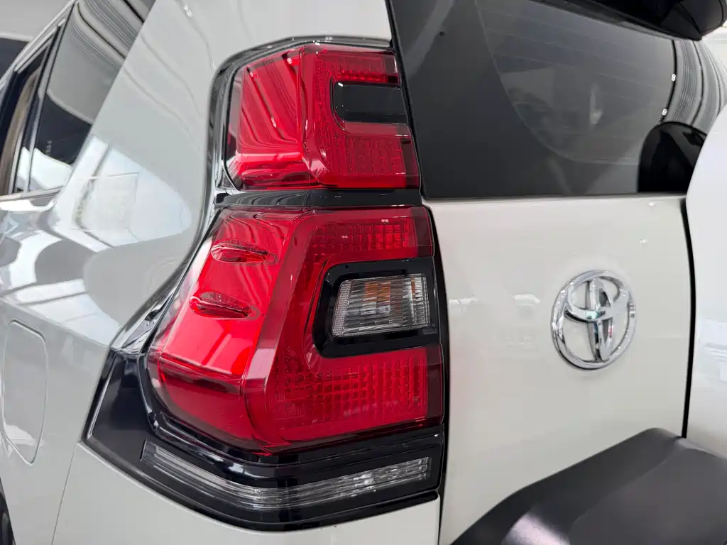 Toyota Prado 2020 — фото 23