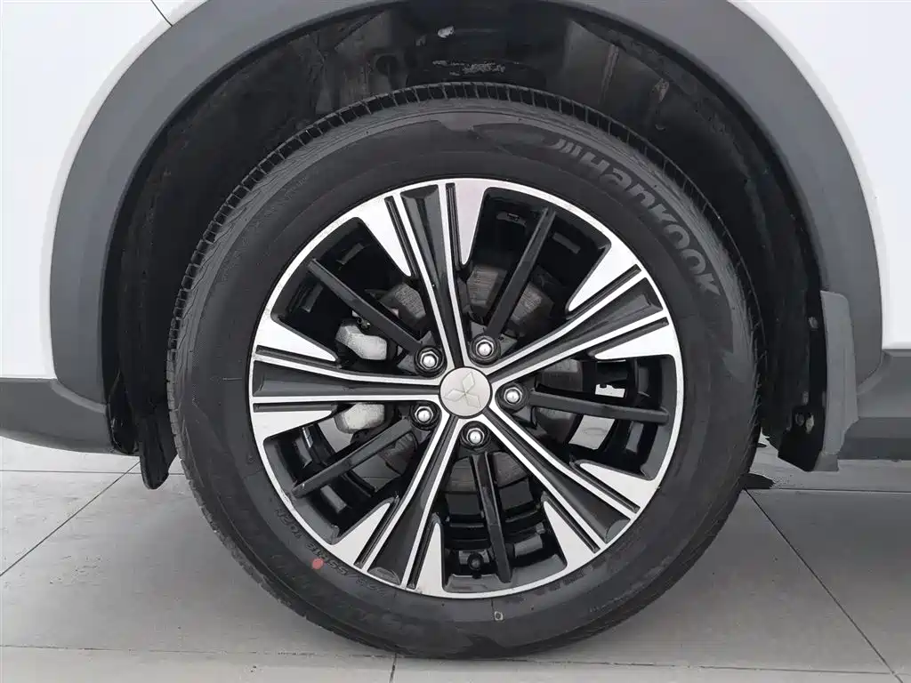 Mitsubishi Eclipse Cross 2019 — фото 17