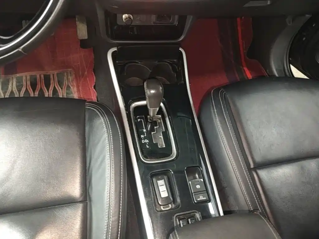 Mitsubishi Outlander 2021 — фото 14